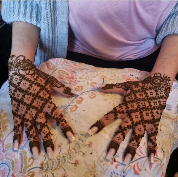 Henna/mehndi artist brown and black both available